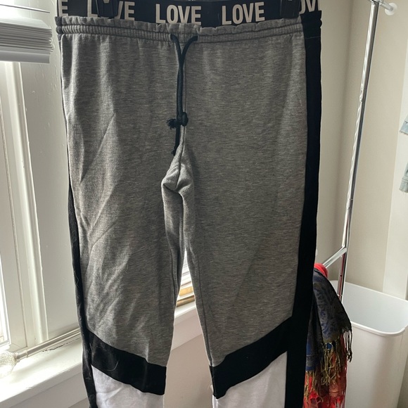 Miscellaneous sweats and leggings - Picture 5 of 7